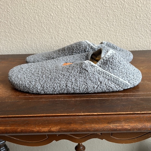 NWT Scurtain Unisex Adults Rubber Sole Slippers - Picture 8 of 10